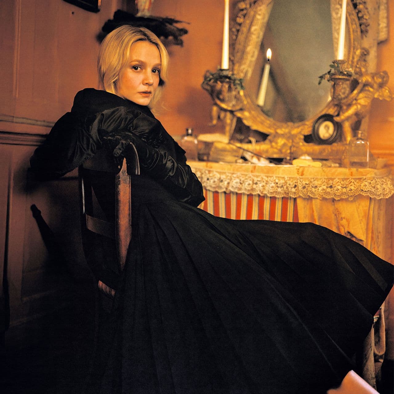  Carey Mulligan Told Us the Most Underrated Mumford & Sons Song, Her Fave Great Gatsby Costume, and What Oscar Isaac Smells Like 