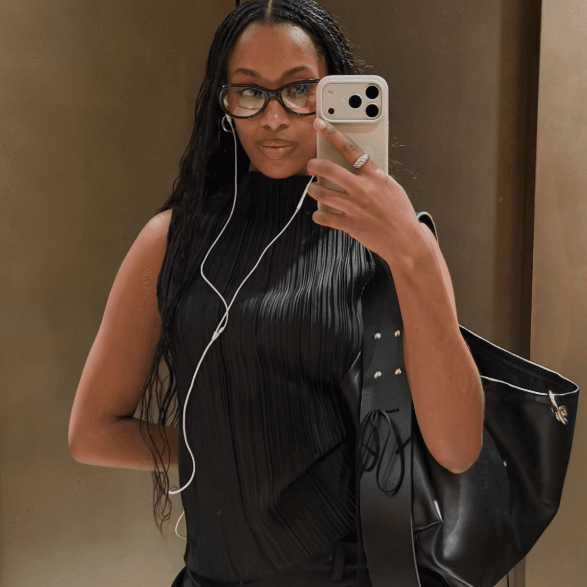  Call Off the Search: This Is the Pretty Top Trend Parisians Are Wearing With Jeans and Trousers Right Now 