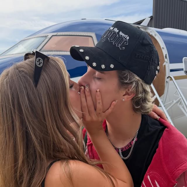 we packed the pda 🧳💋 #pavinchella